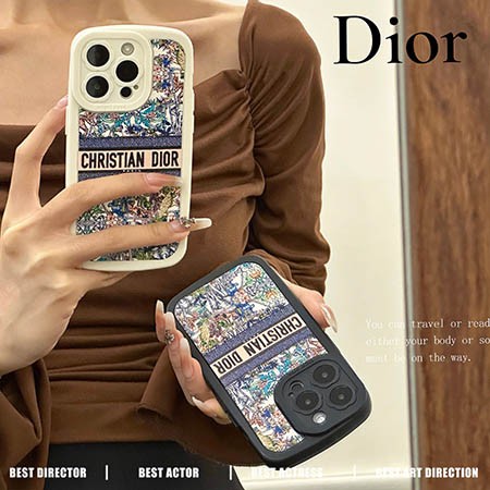 このDior携帯ケースは、主要なレンズ部分を保護するための特別な設計がされています。レンズは傷や汚れから守られ、クリアで鮮明な写真撮影を可能にします。さらに、ケースのデザインは、あなたのiPhone 15にエレガントでスタイリッシュな外観を与え、個性を表現するのに最適です。
﻿