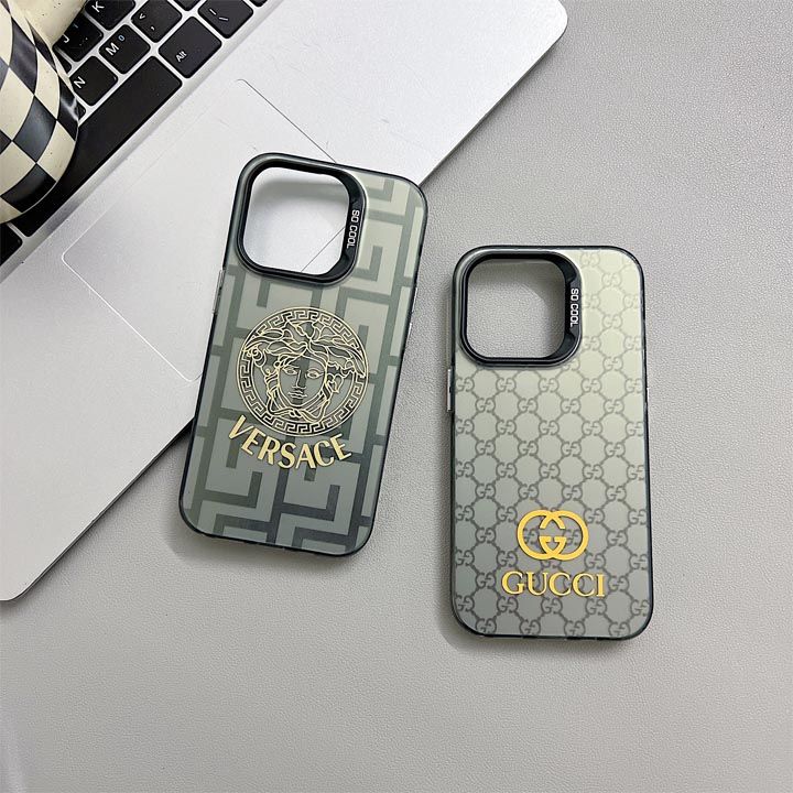 おしゃれ40代  gucci  iPhone15 pro ケース 女性