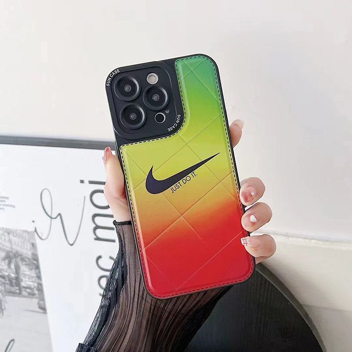 最新ハイブランドnike 3 D立体ペイント iphoneケース 韓国高校生スポーツ風